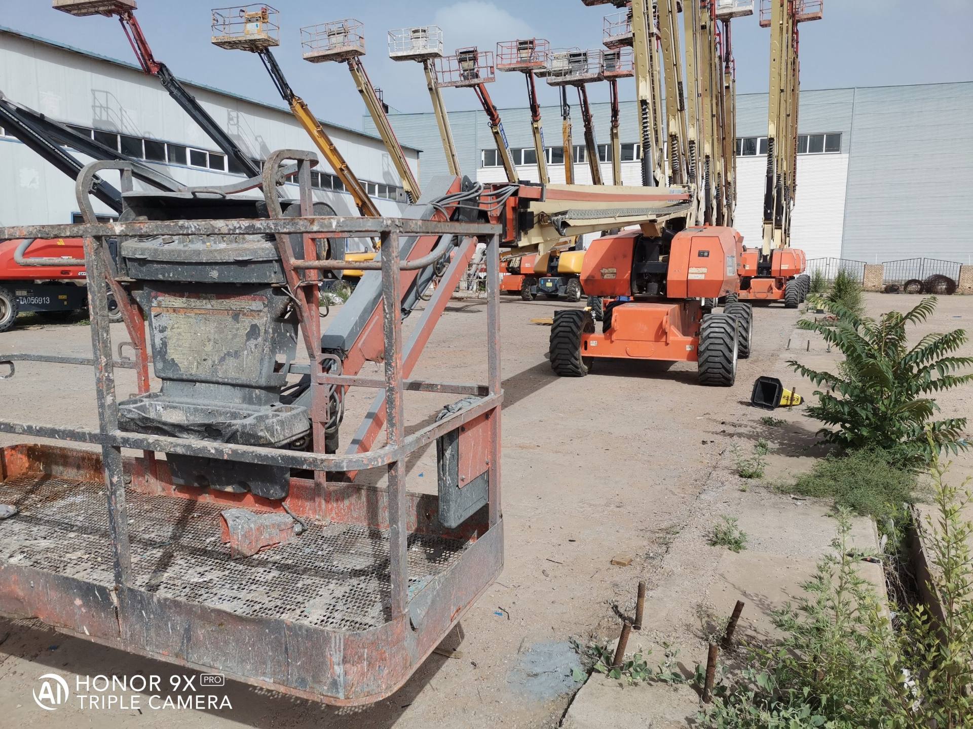 JLG used Engine driven boom lifts 860SJ