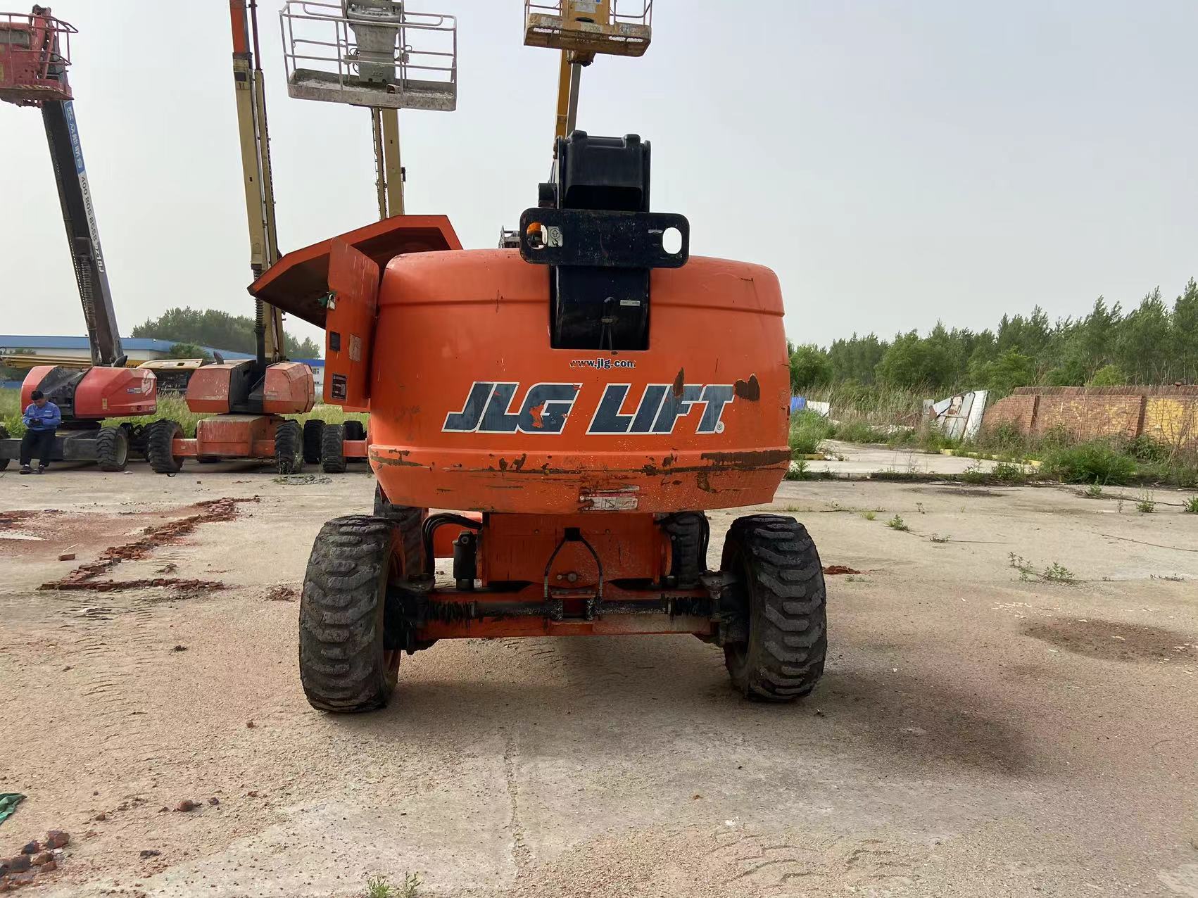 JLG used Engine driven boom lifts 660SJ