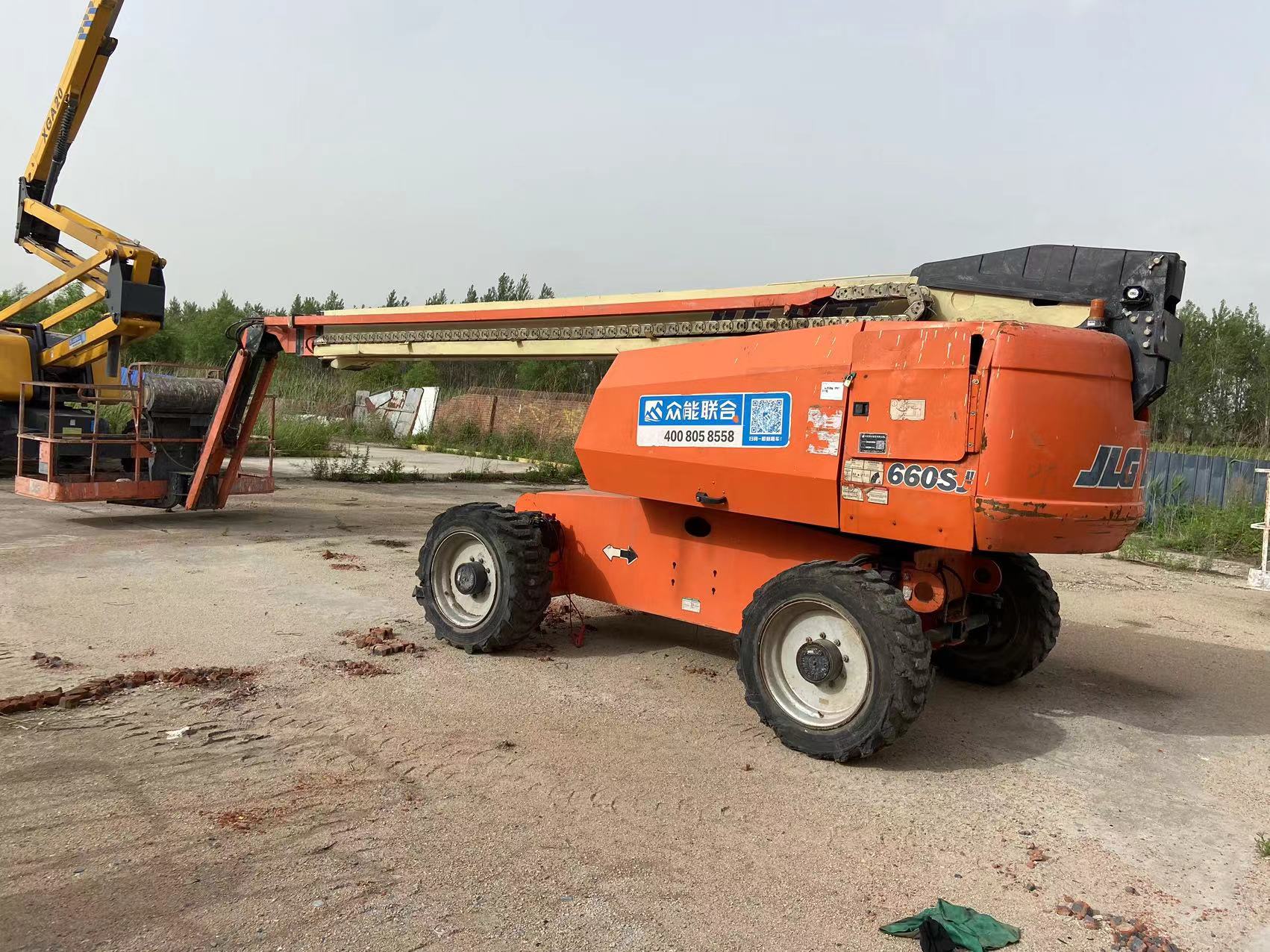 JLG used Engine driven boom lifts 660SJ